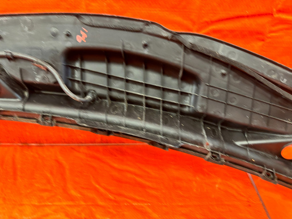 10 12 HYUNDAI GENESIS 2D COUPE   WINDSHIELD WIPER COWL   86150 2M000   OEM #29912