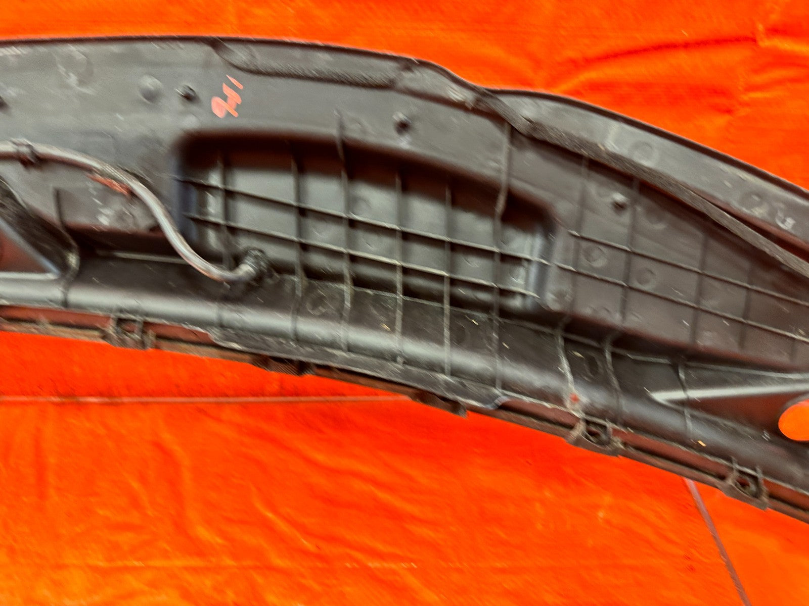 10 12 HYUNDAI GENESIS 2D COUPE   WINDSHIELD WIPER COWL   86150 2M000   OEM #29912