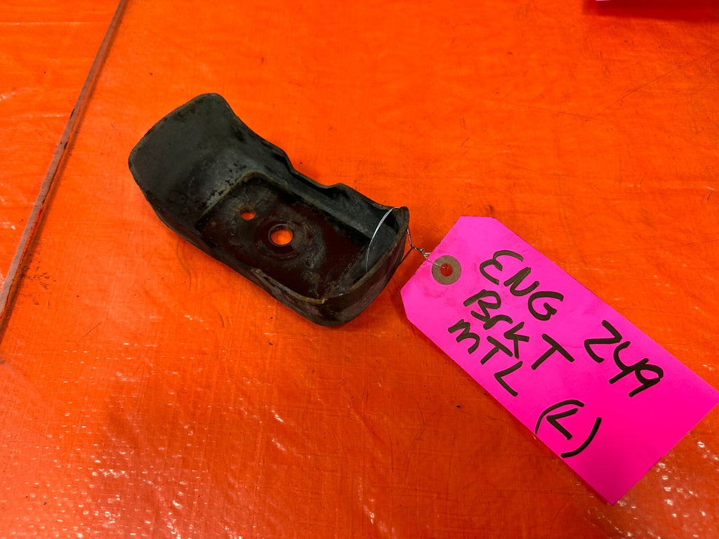 95 04 TOYOTA TACOMA   4 CYL   DRIVER LEFT MOTOR MOUNT BRACKET   OEM #2490
