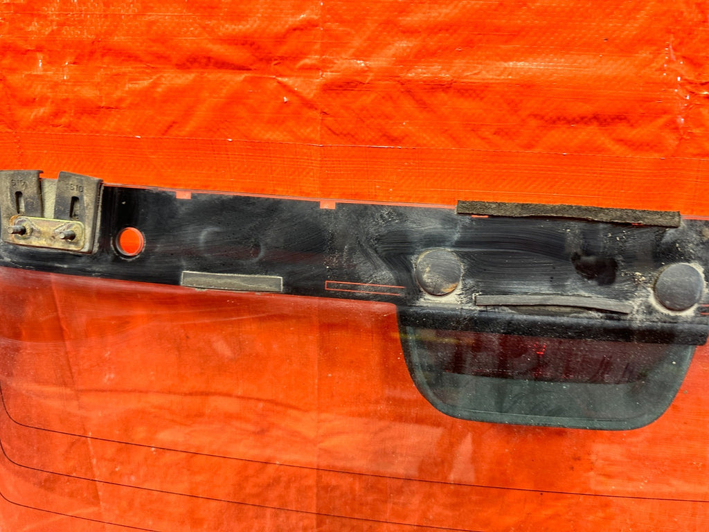 97 01 HONDA CR V CRV   REAR HATCH WINDSHIELD W/ GLASS, WIPER AND TRIM   OEM 3016