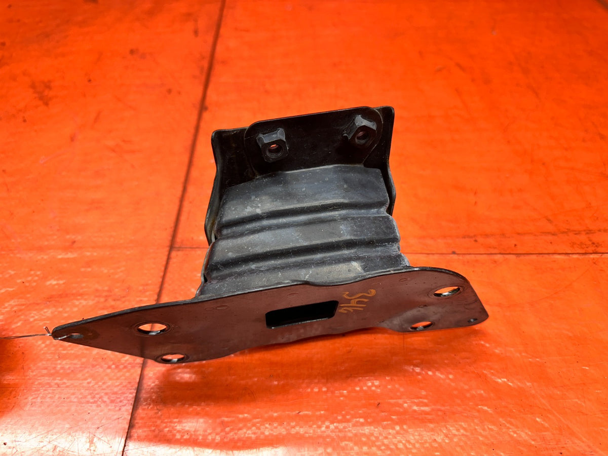 03-08 NISSAN 350Z PASSENGER RIGHT REAR RE BAR CRASH BEAM BRACKET OEM #3467
