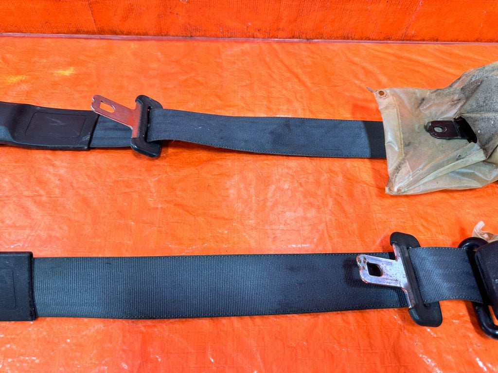 88 89 HONDA CRX DX SI   LEFT & RIGHT FRONT SEAT BELTS    OEM FACTORY #2772
