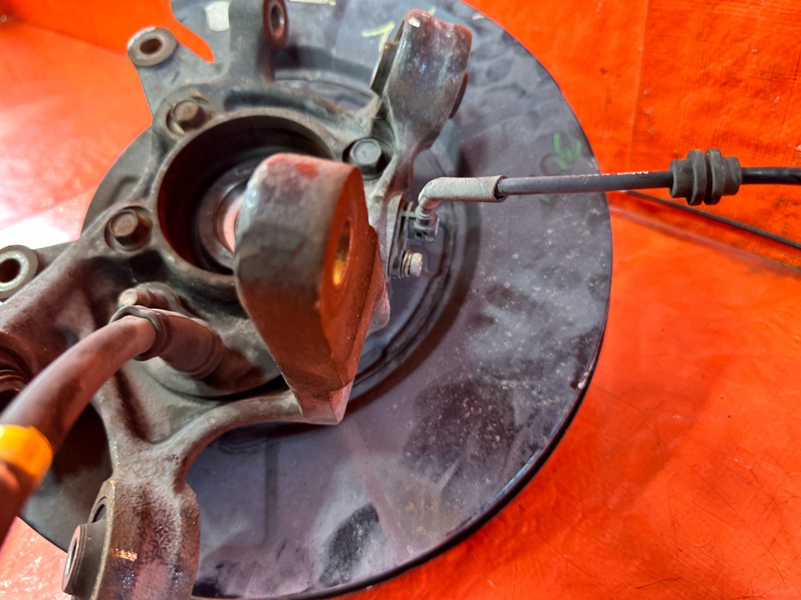 10 16 HYUNDAI GENESIS COUPE   DRIVER LEFT REAR SPINDLE KNUCKLE HUB OEM #30215