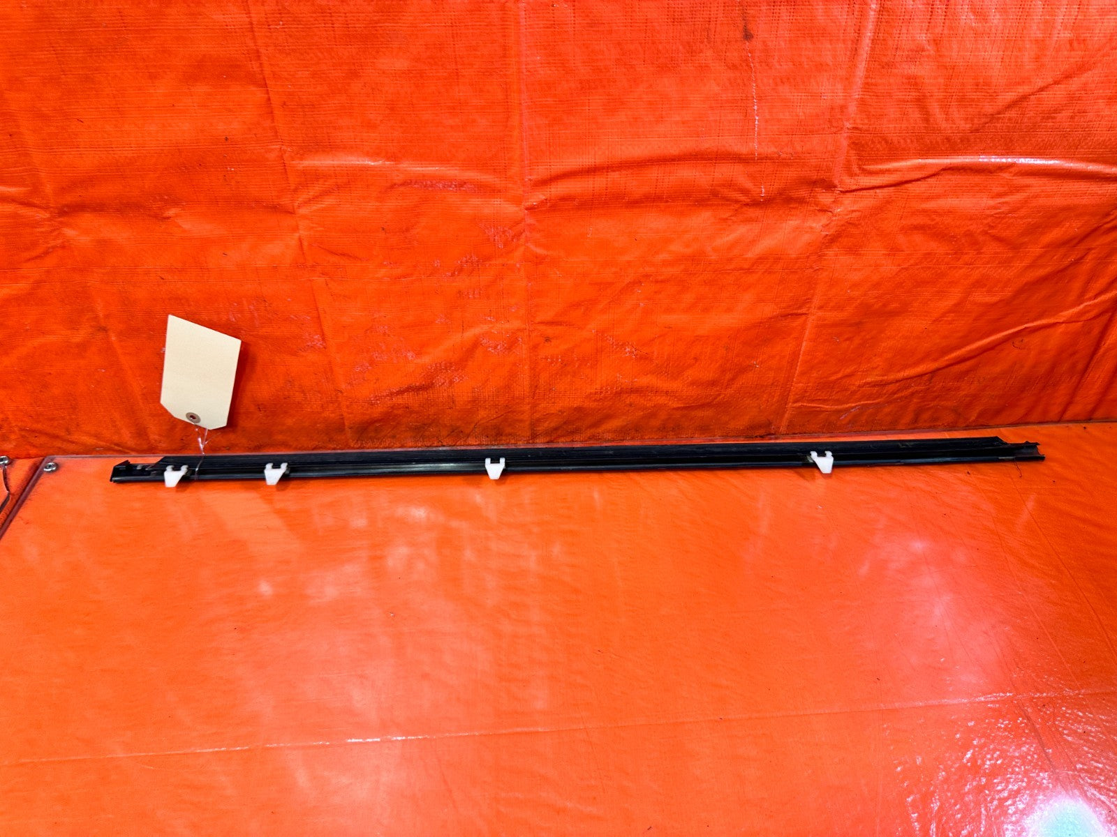 97 01 HONDA PRELUDE   DRIVER LEFT EXTERIOR WINDOW GLASS TRIM   OEM #32310