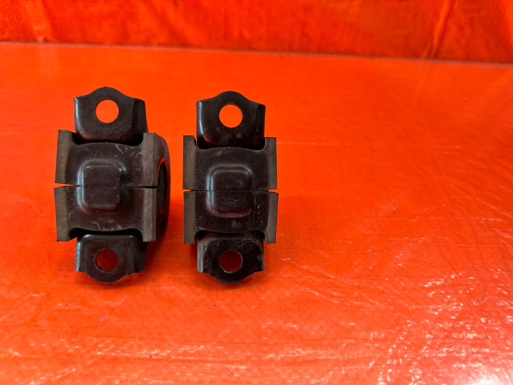 04 08 ACURA TSX   FRONT SWAY STABILIZER BAR BUSHINGS AND BRACKETS   OEM #20910