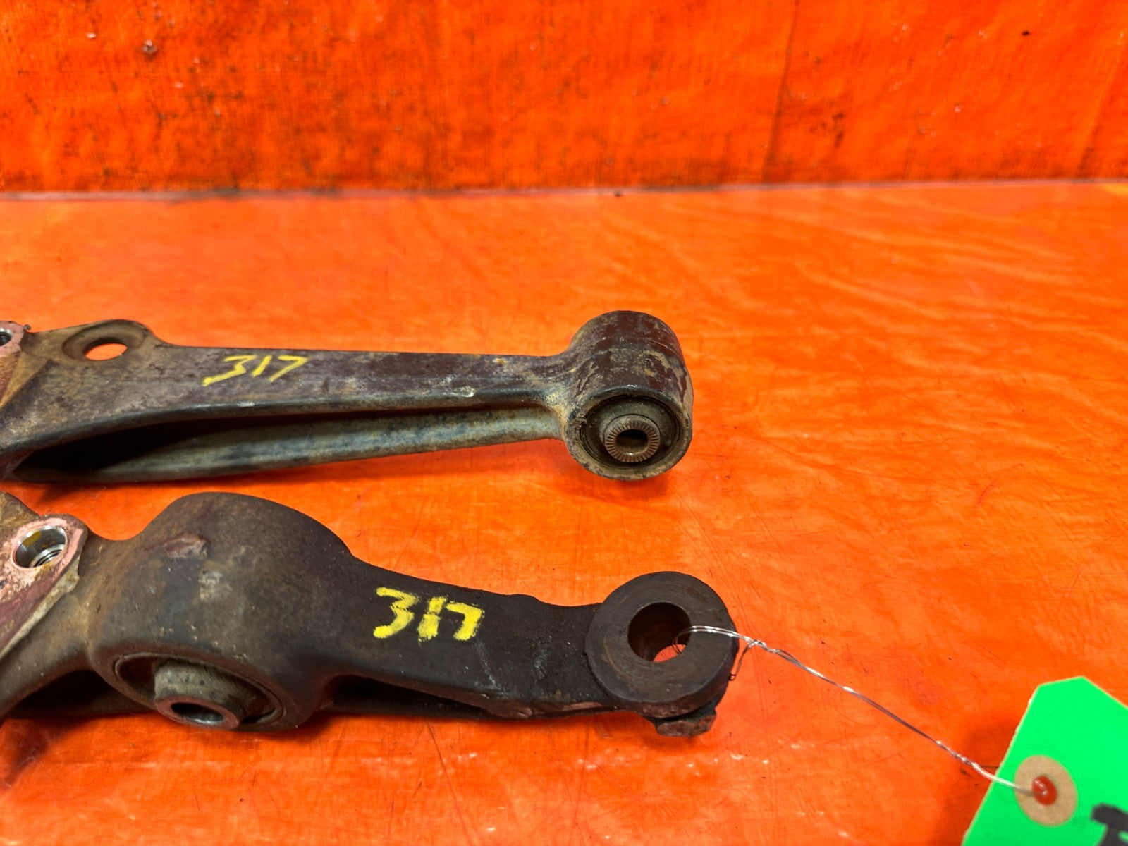 90 91 HONDA CIVIC HATCHBACK   CONTROL ARM SET   LEFT AND RIGHT FRONT LOWER ARMS1
