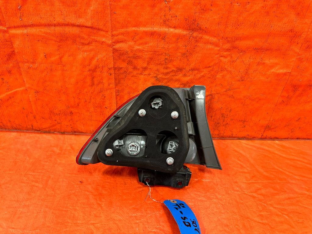 09 11 HONDA CIVIC SEDAN RIGHT OUTER TAIL LIGHT LAMP QUARTER PANEL OEM OE 3076