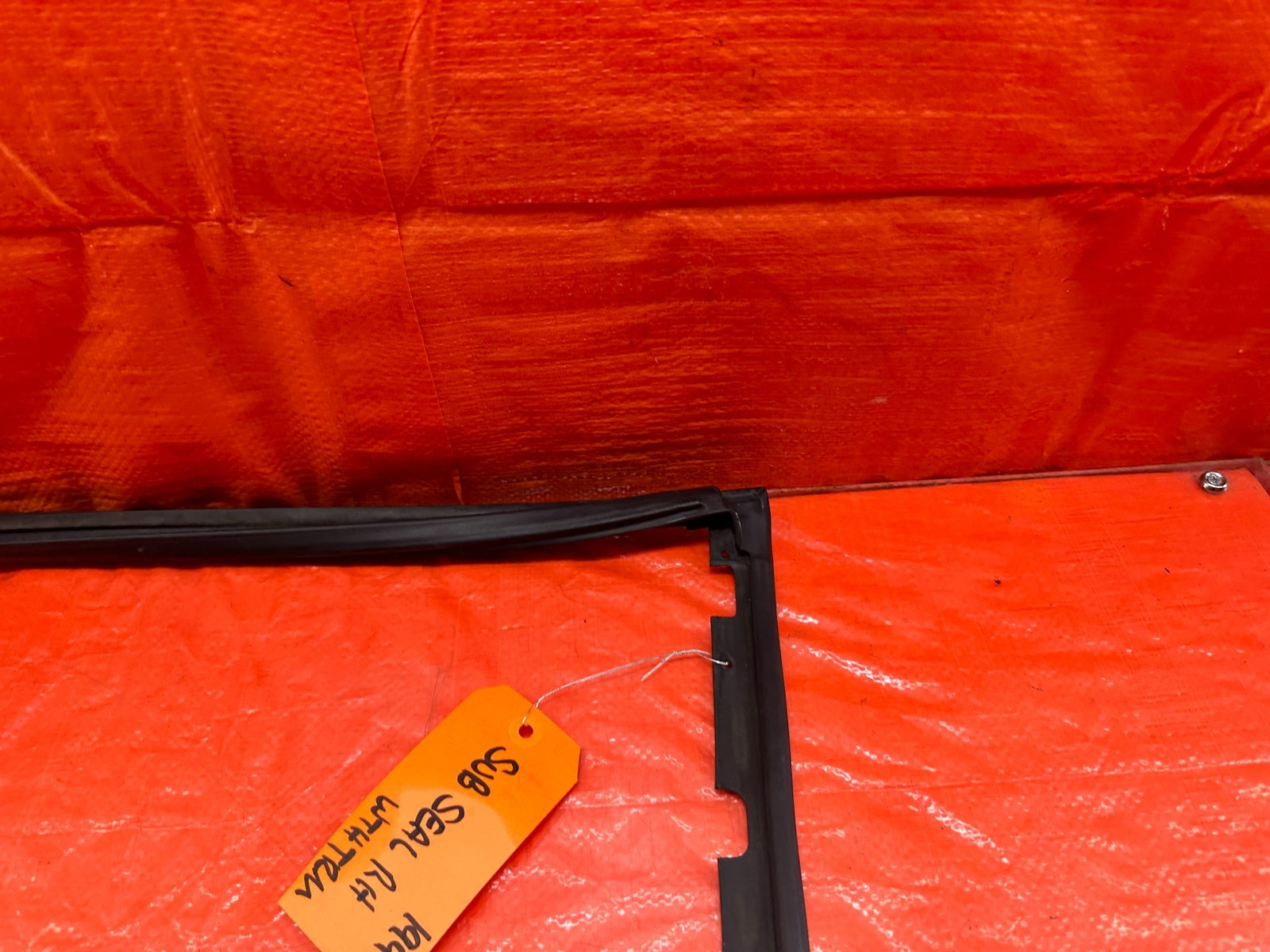 92 95 HONDA CIVIC COUPE & HATCH   RIGHT PASSENGER DOOR GLASS SUB SEAL   OEM #1994