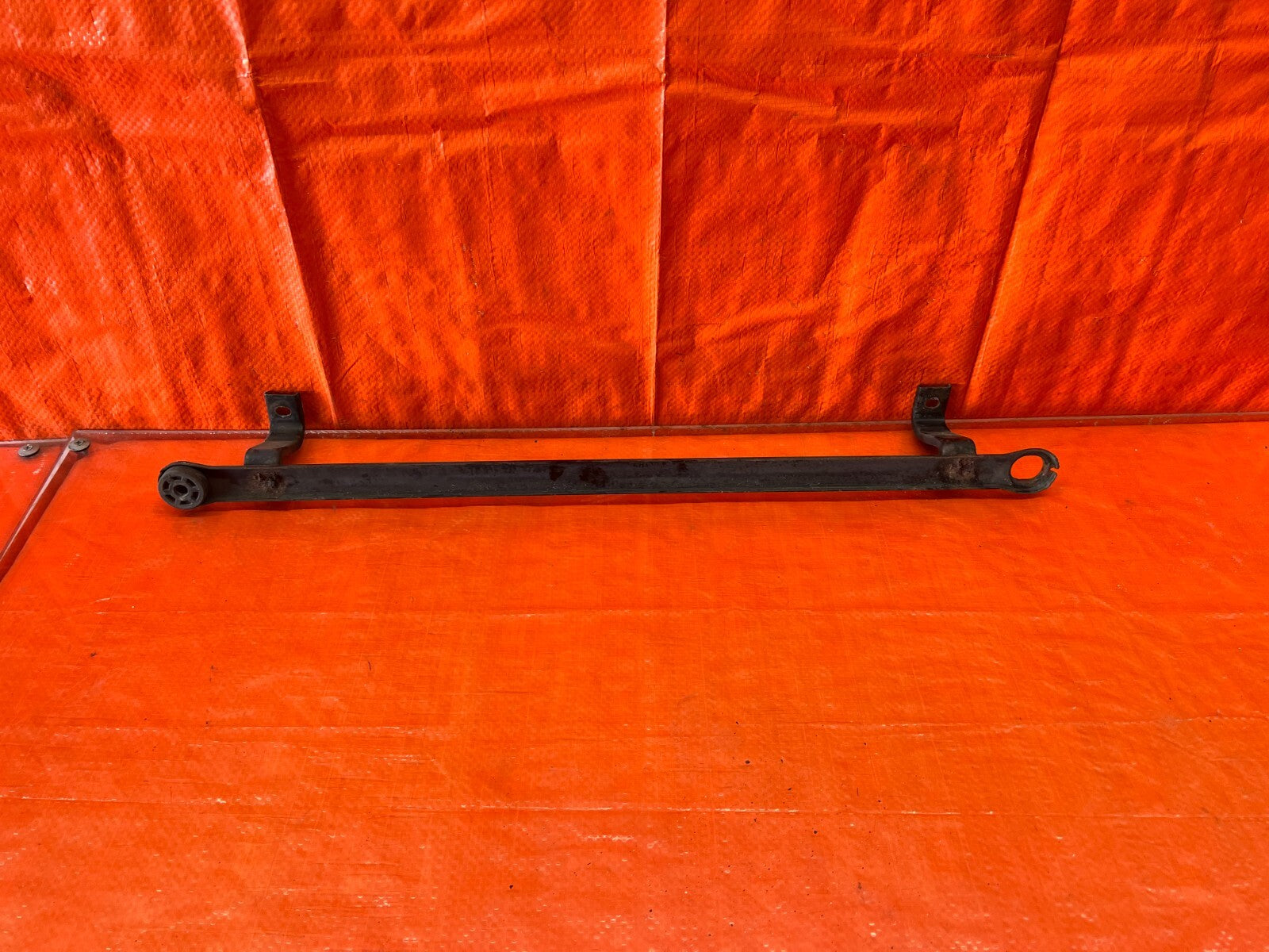 94 01 ACURA INTEGRA   AC CONDENSER ASSEMBLY MOUNTING BRACKET BAR MOUNT OEM #1487