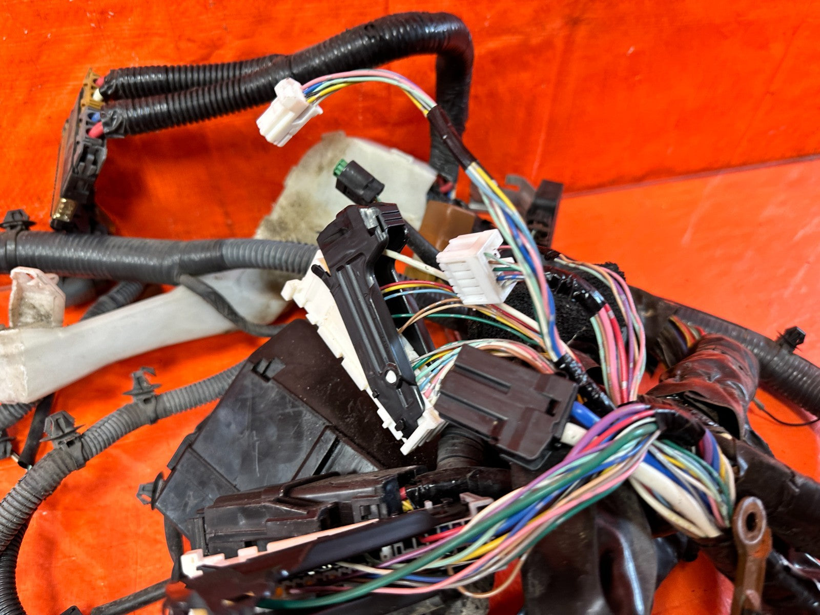 09 10 INFINITI G37 CONVERTIBLE ENGINE BAY / UNDER HOOD WIRING HARNESS WIRE LOOM11