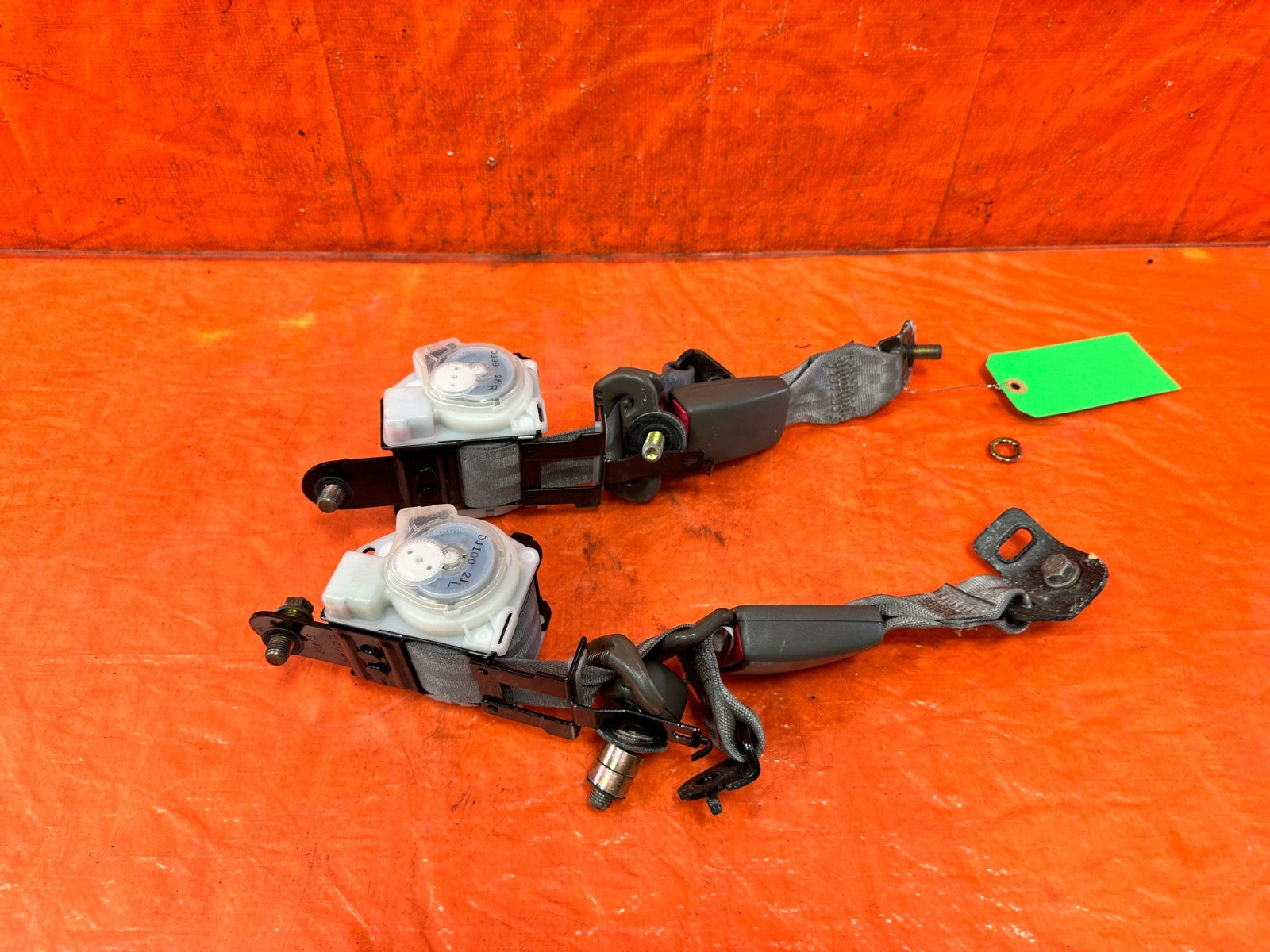 02 06 ACURA RSX TYPE S & BASE   REAR SEAT BELT SET LEFT RIGHT TAN GRAY OEM #3151