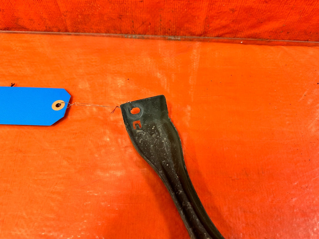 97 01 HONDA CR V CRV   DRIVER LEFT FENDER BRACKET FENDER STAY BRACKET OEM 3012