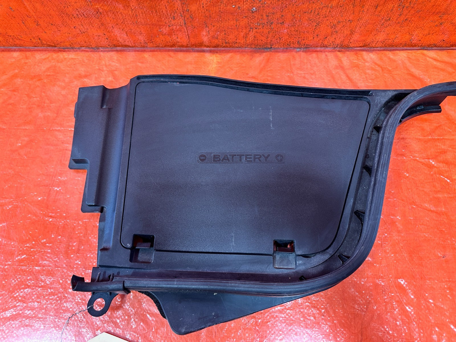 08 15 INFINITI G37 & Q60    2D COUPE   ENGINE BAY BATTERY COVER TRIM   OEM 3284