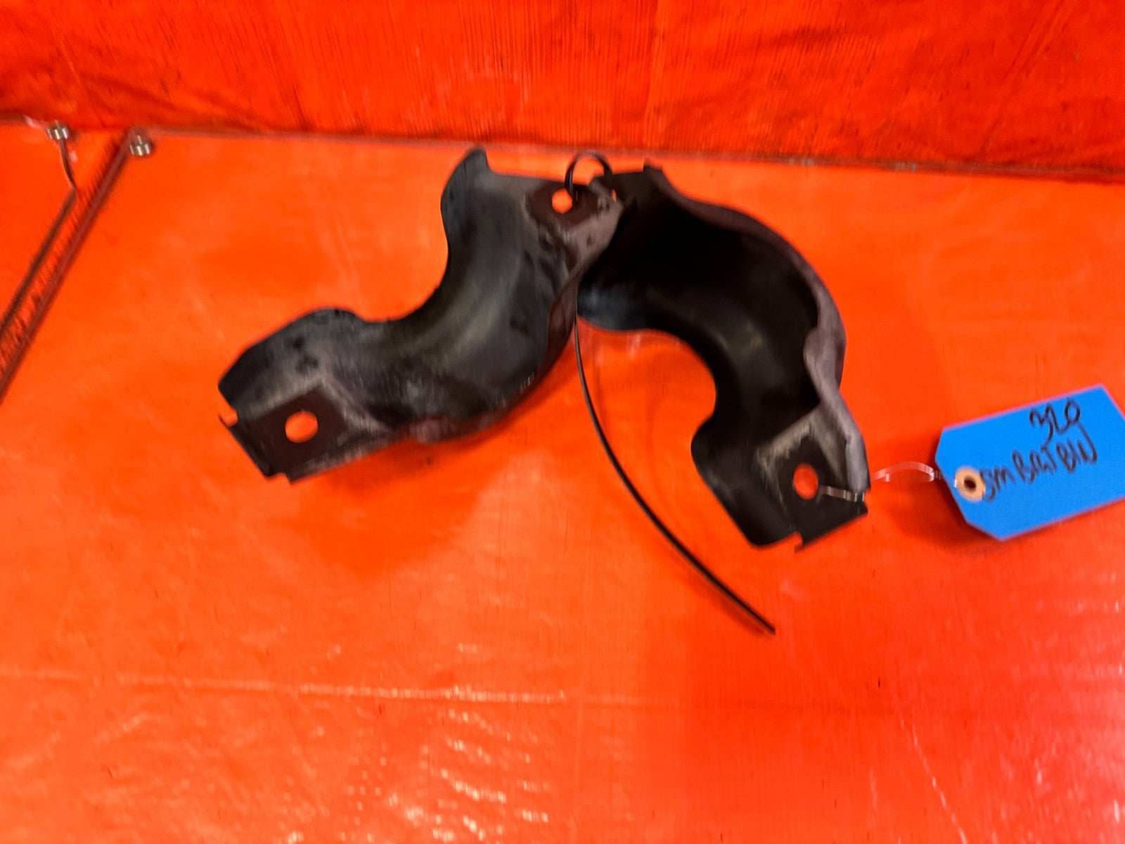08 15 INFINITI G37 & Q60 LEFT & RIGHT   FRONT LOWER CONTROL ARM BRACKETS OEM 3206