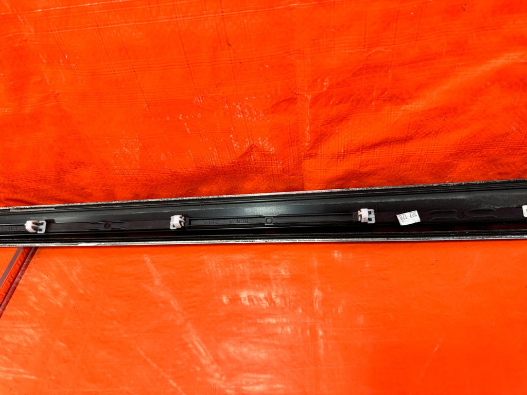 06 11 HONDA CIVIC SI 4D SEDAN   DOOR MOLDING IMPACT STRIP LEFT FRONT OEM #27011