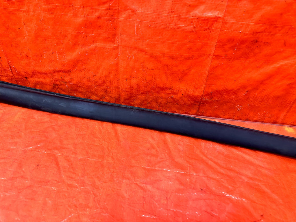 10 16 HYUNDAI GENESIS COUPE   RIGHT DOOR UPPER WEATHER STRIP SEAL OEM #2993