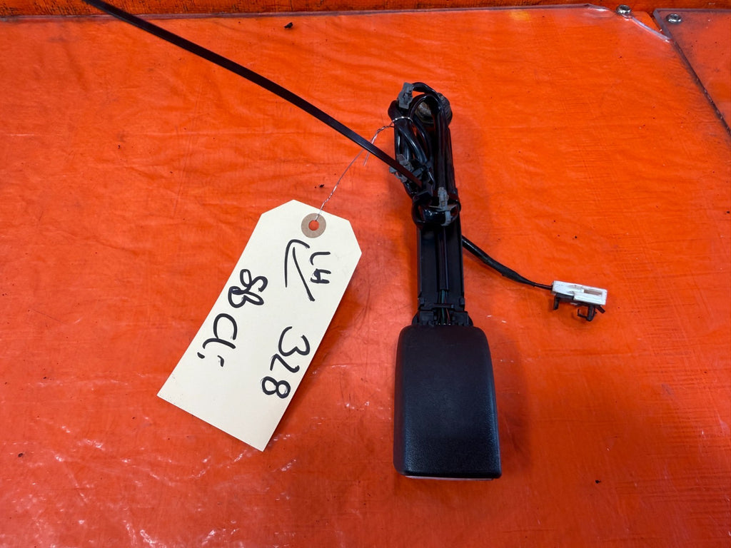 08 15 INFINITI G37 & Q60 2D COUPE   SEAT BELT BUCKLE CLIP   DRIVER LEFT OEM 3280