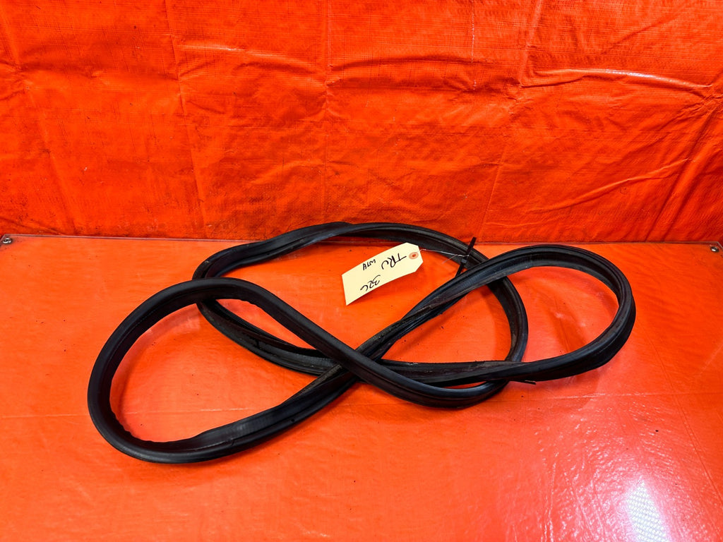 10 16 HYUNDAI GENESIS COUPE TRUNK WEATHER STRIP TRIM GASKET LINER LINING OEM 3266