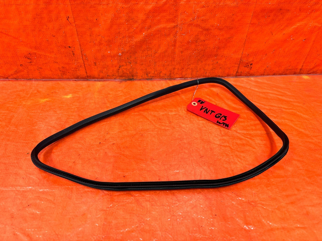 94 01 ACURA INTEGRA 2D   PASSENGER RIGHT REAR   QUARTER GLASS WEATHER STRIP OEM0