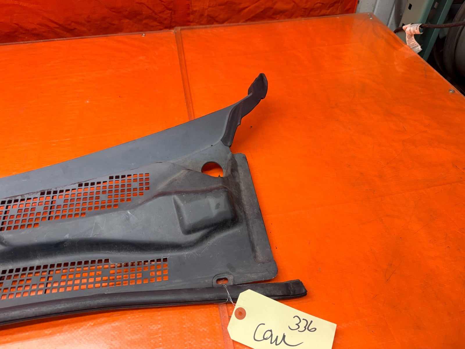 97 01 HONDA PRELUDE 2.2L FRONT WINDSHIELD WIPER COWL VENT COVER PLASTIC OEM #3365