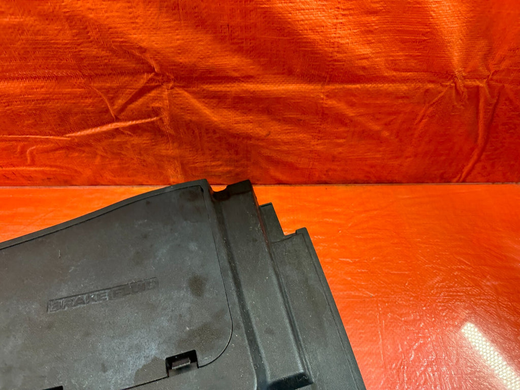 14 20 INFINITI Q50 Q60   BRAKE FLUID UNDER HOOD TRAY FRAME PLASTIC   OEM #2423