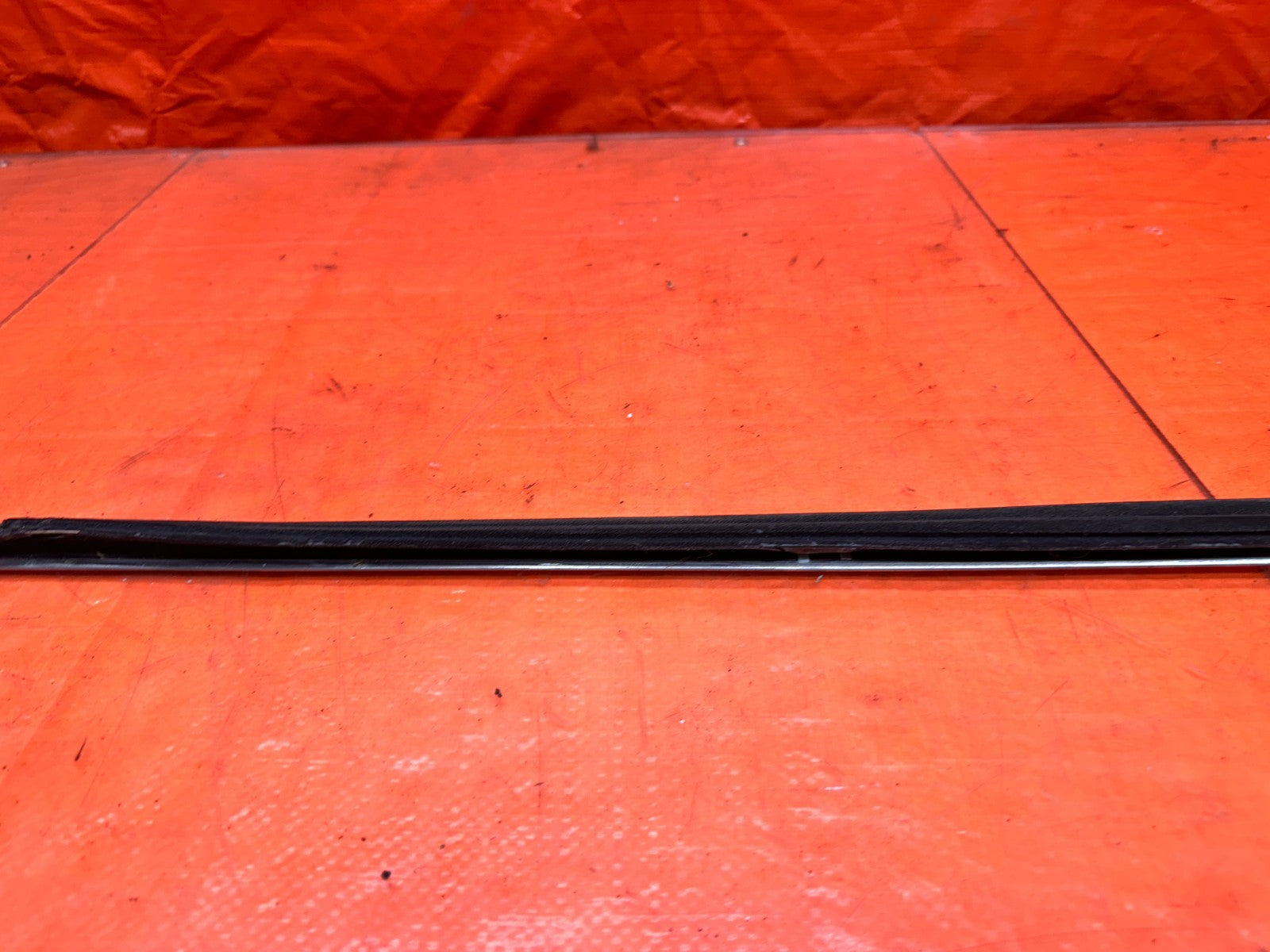 92 96 HONDA PRELUDE LEFT DRIVER DOOR GLASS TRIM OEM #33211