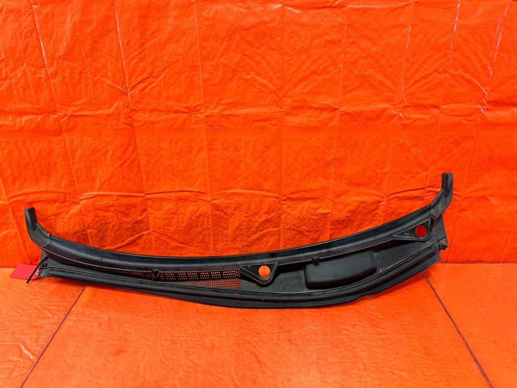 13 16 HYUNDAI GENESIS 2D COUPE   WINDSHIELD WIPER COWL   86150 2M000   OEM #3028