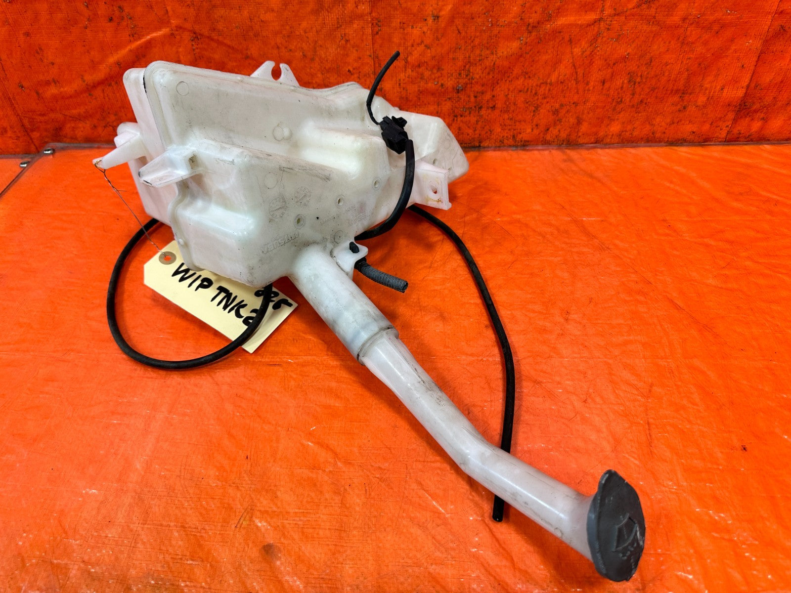 08 15 INFINITI G37 COUPE   WINDSHIELD WIPER RESERVOIR TANK W/ MOTOR    OEM 3287