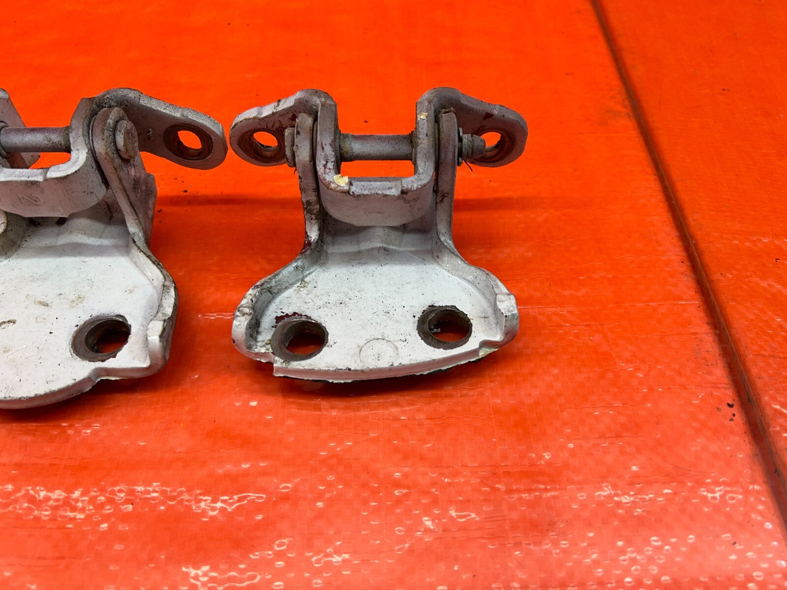 90 01 ACURA INTEGRA SEDAN   RIGHT REAR DOOR HINGE SET   UPPER & LOWER   OEM #1654
