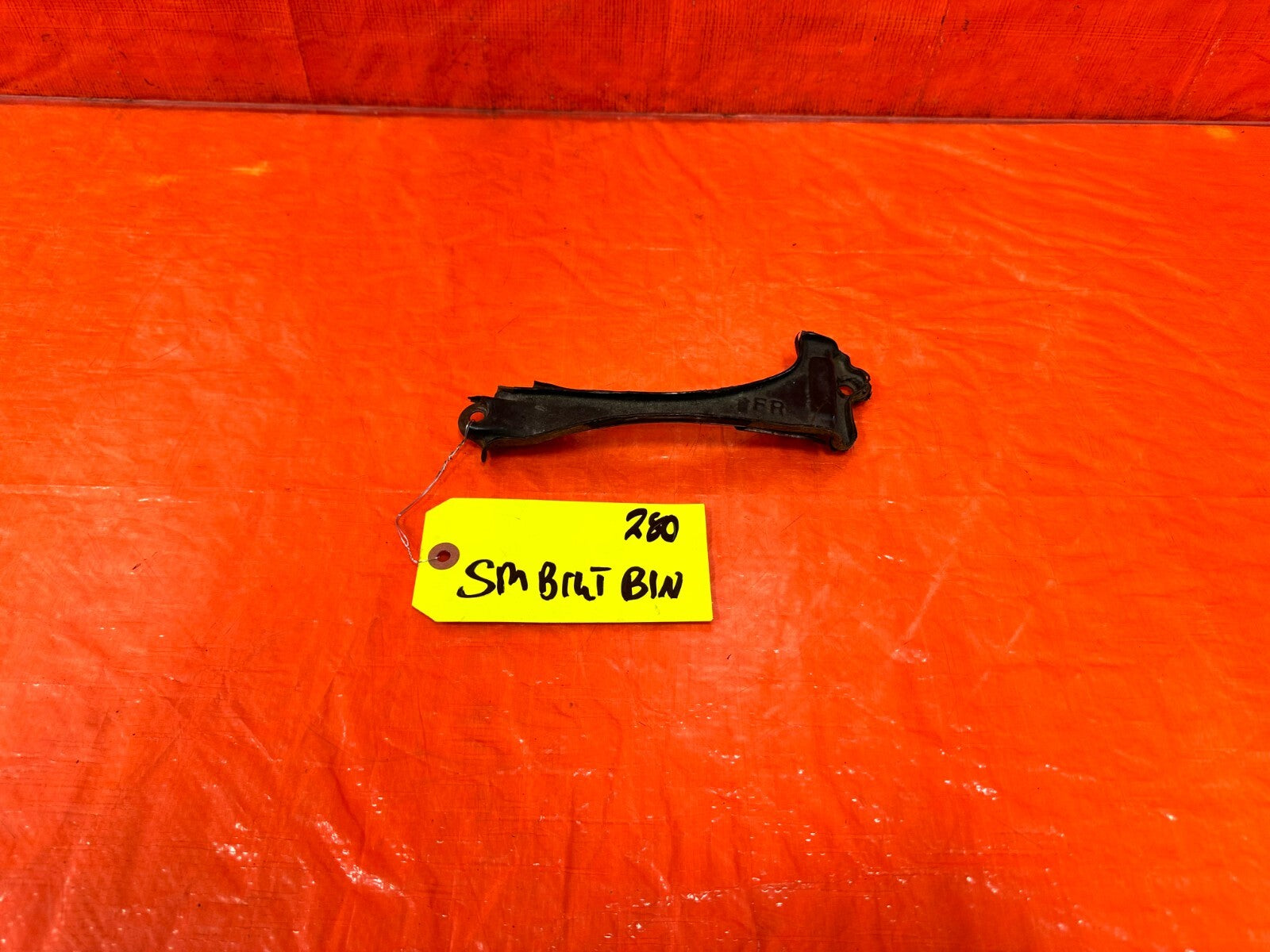 02 06 ACURA RSX   BATTERY TIE DOWN BRACKET   OEM FACTORY #2800