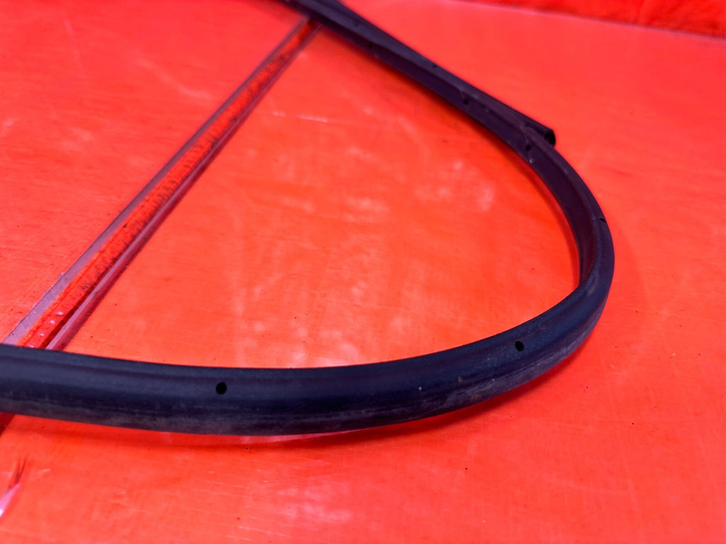 04 08 ACURA TSX   DRIVER LEFT REAR DOOR WEATHER STRIP TRIM SEAL GASKET OEM 2759