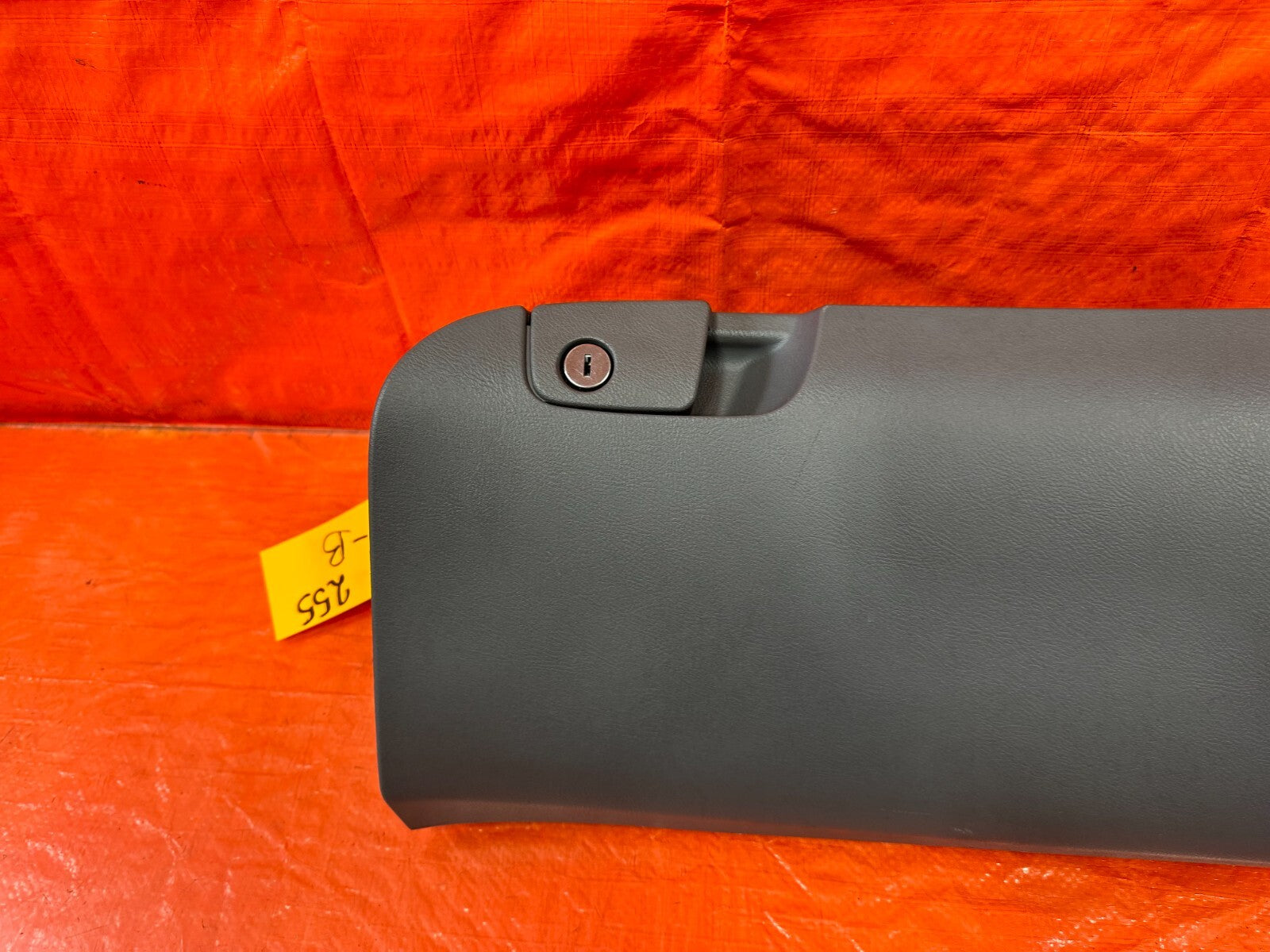 04 05 ACURA TSX   GLOVE BOX ASSEMBLY   GRAY COLOR   OEM #2556