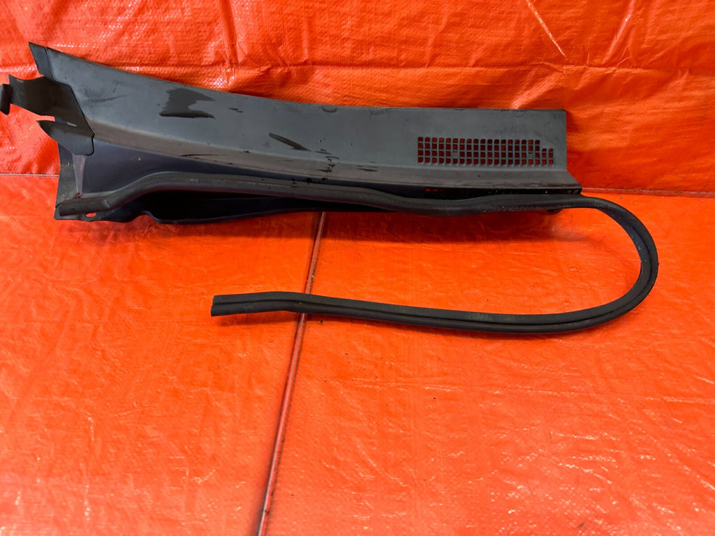 02 05 HONDA CIVIC SI EP3 HATCH   WIPER COWL TRIM   PASSENGER RIGHT SIDE OEM #2164