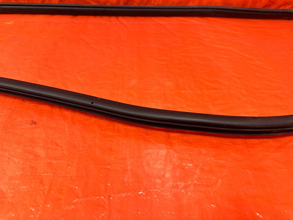 13 SUBARU IMPREZA WRX WAGON CHASSIS TO DOOR OPEN TRIM RUBBER STRIP RIGHT FRONT8
