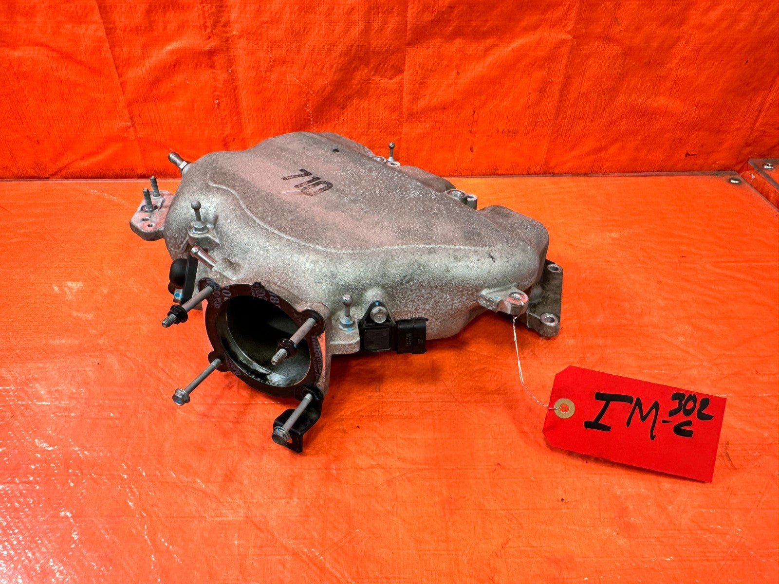 10 16 HYUNDAI GENESIS COUPE 3.8L AT   INTAKE MANIFOLD   TOP PORTION   OEM #30210