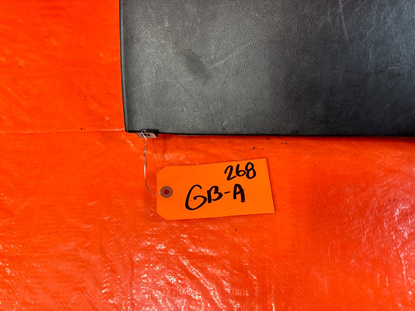 94 01 ACURA INTEGRA 2 & 4 DOOR   GLOVE BOX   BLACK   COLOR   OEM #2685
