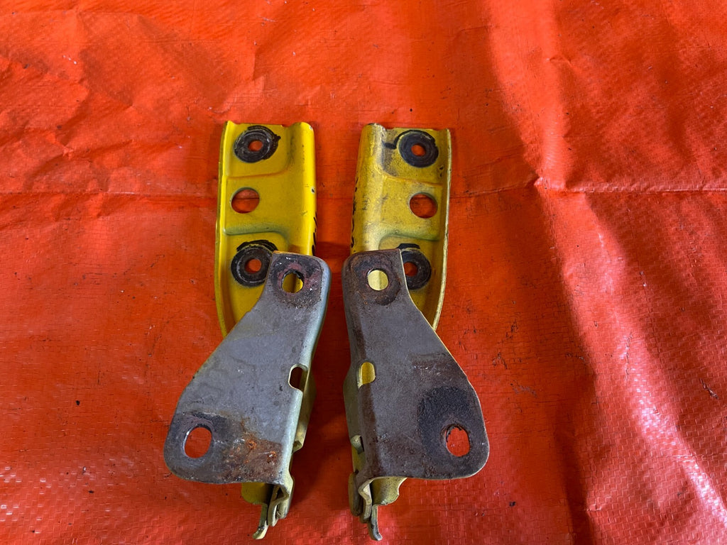 00 09 HONDA S2000   HOOD HINGE SET   HINGES LEFT RIGHT   YELLOW COLOR   OEM OE1
