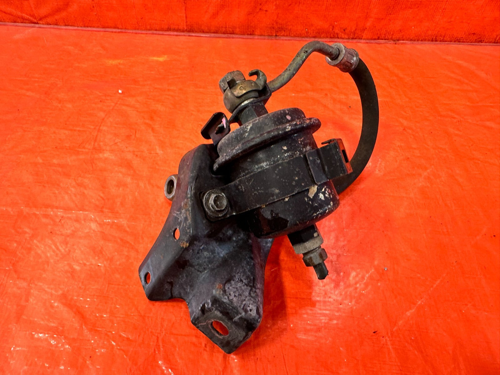 94 01 ACURA INTEGRA   FUEL FILTER MOUNTING BRACKET W/ FILTER   OEM FACTORY 27411