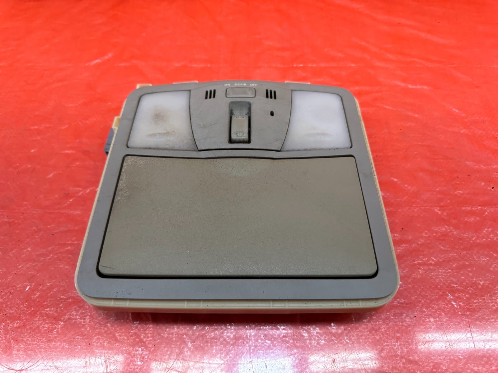 08 13 INFINITI G37 COUPE 2D   FRONT   DOME MAP READING LIGHT LAMP GRAY OEM #1905