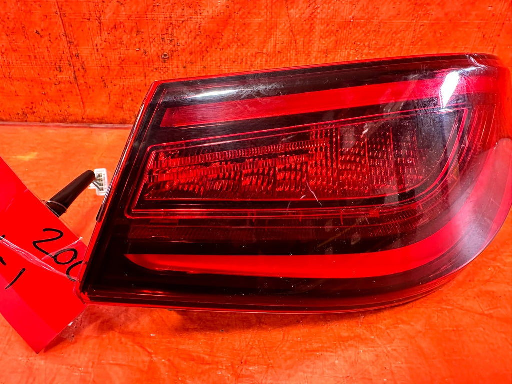 17 20 INFINITI Q60 PASSENGER RIGHT OUTER QUARTER PANEL  TAIL LIGHT LAMP CHIP!3