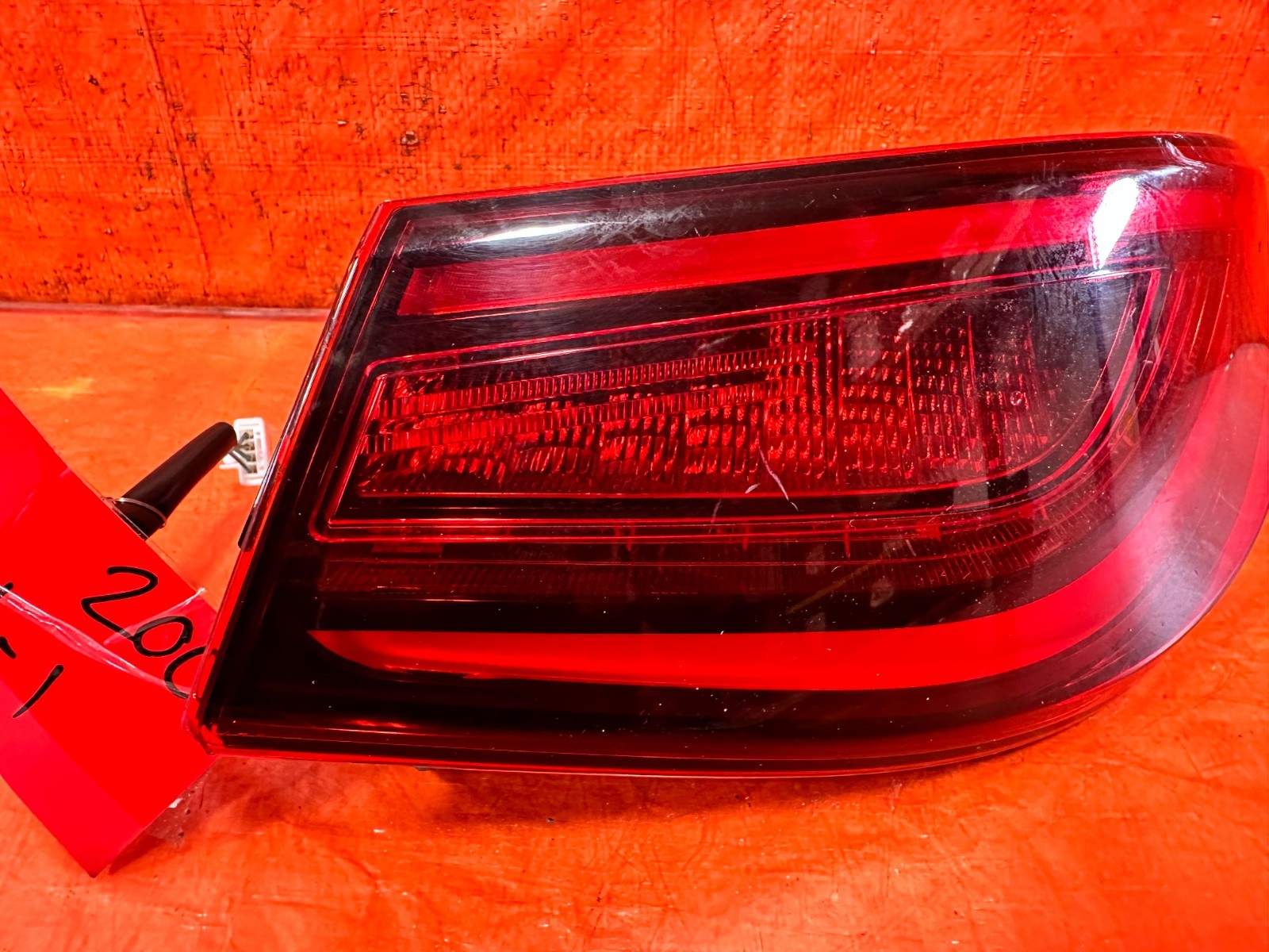 17 20 INFINITI Q60 PASSENGER RIGHT OUTER QUARTER PANEL  TAIL LIGHT LAMP CHIP!3