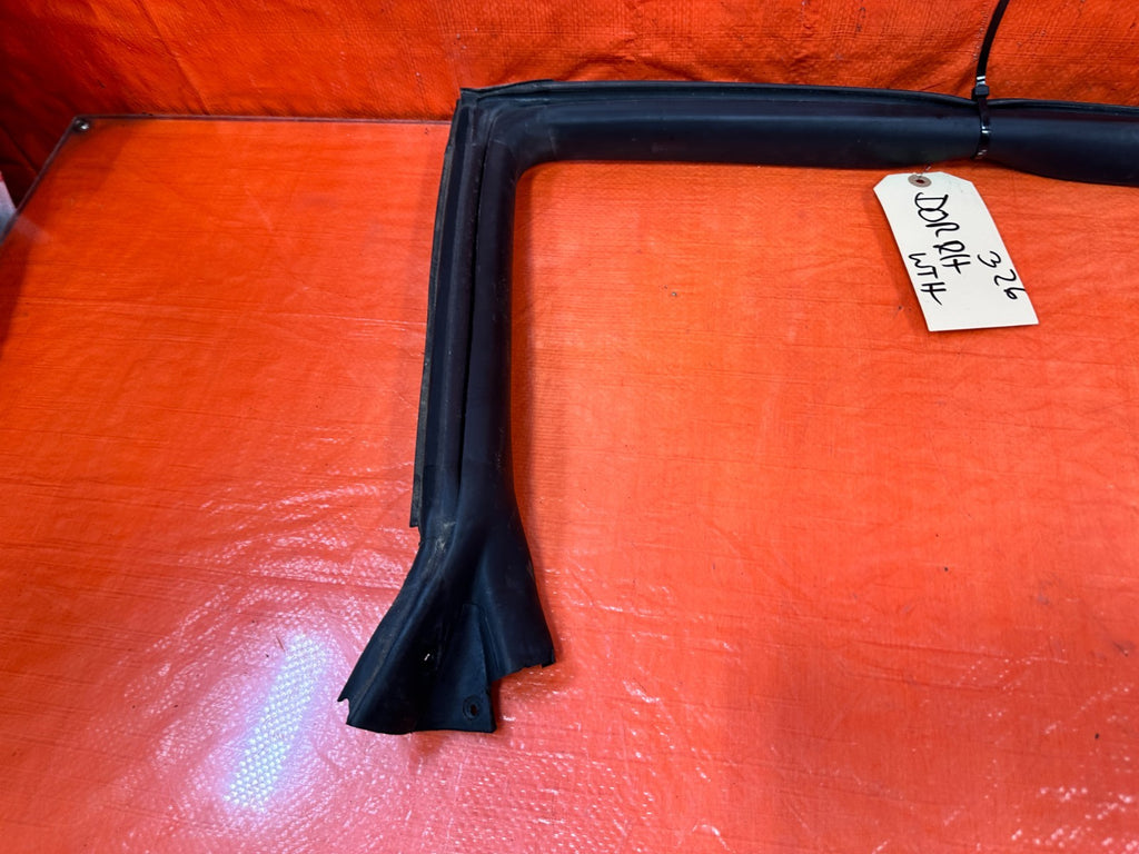 10 16 HYUNDAI GENESIS COUPE   RIGHT DOOR UPPER WEATHER STRIP SEAL OEM #3266