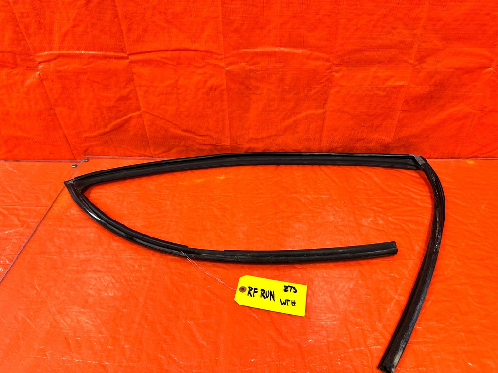 04 08 ACURA TSX   PASSENGER RIGHT FRONT WINDOW GLASS RUN CHANNEL   OEM #2751