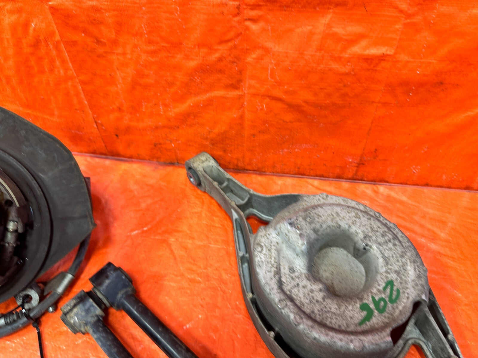 03 07 INFINITI G35 COUPE RIGHT REAR SPINDLE KNUCKLE HUB W/ ALL CONTROL ARMS 2983