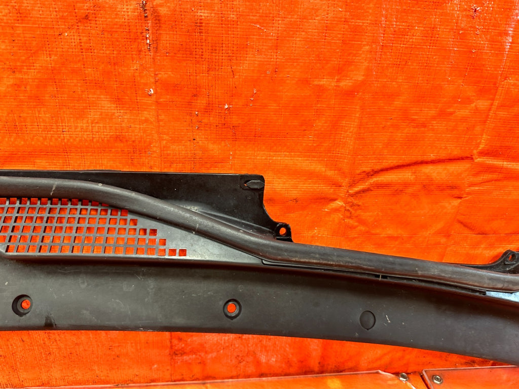 92 95 HONDA CIVIC   WINDSHIELD WIPER COWL TRIM PLASTIC   OEM FACTORY OE #3274
