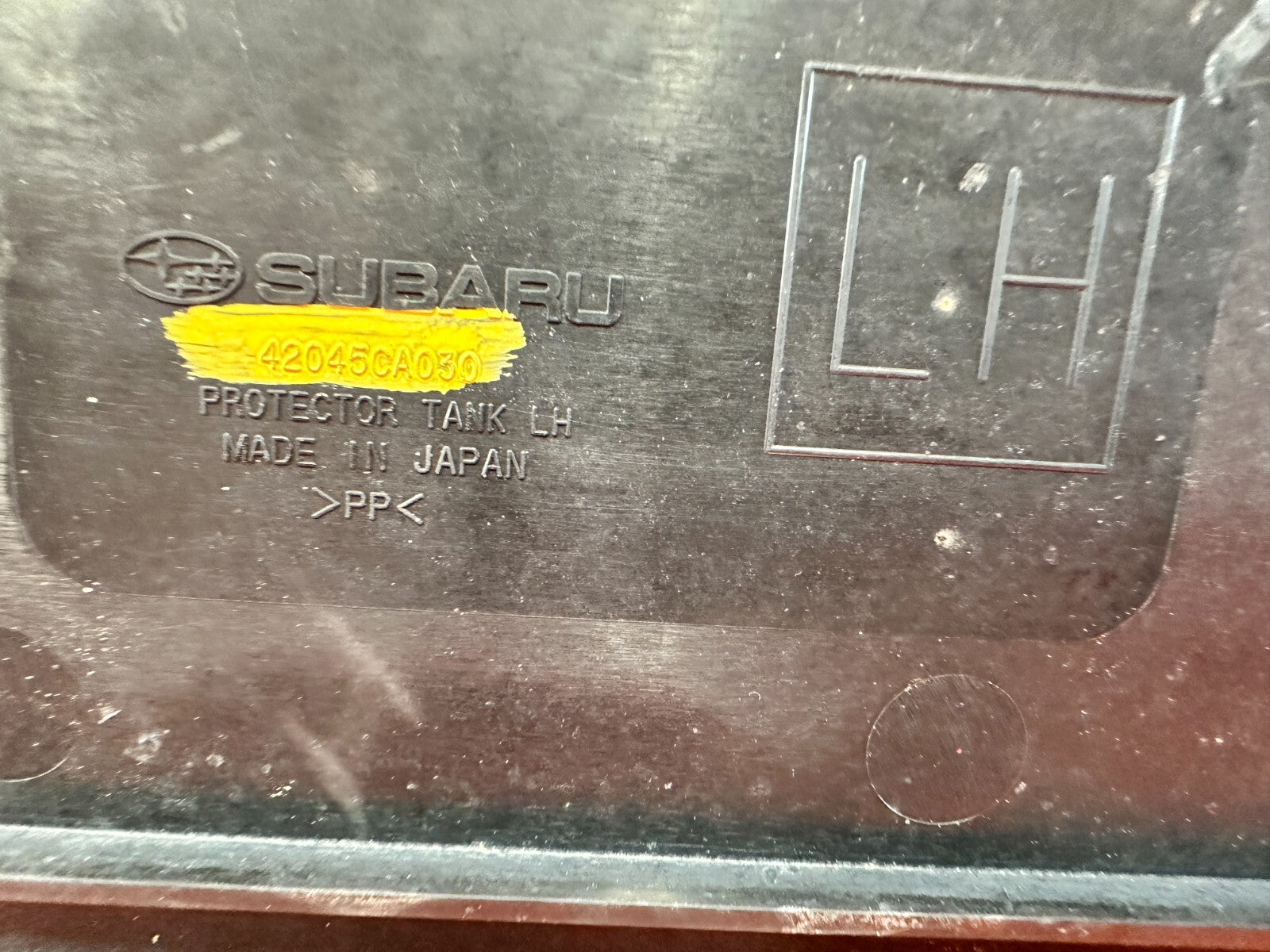 13 20 SUBARU BRZ   SPLASH SHIELD LEFT PART 42045CA030   OEM FACTORY #2923