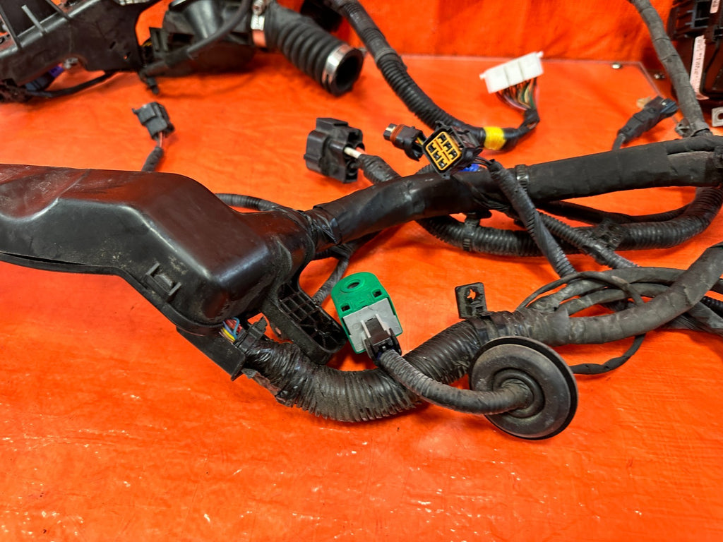 2013 13  HYUNDAI GENESIS COUPE R SPED ENGINE BAY UNDER THE HOOD HARNESS FUSE BOX13