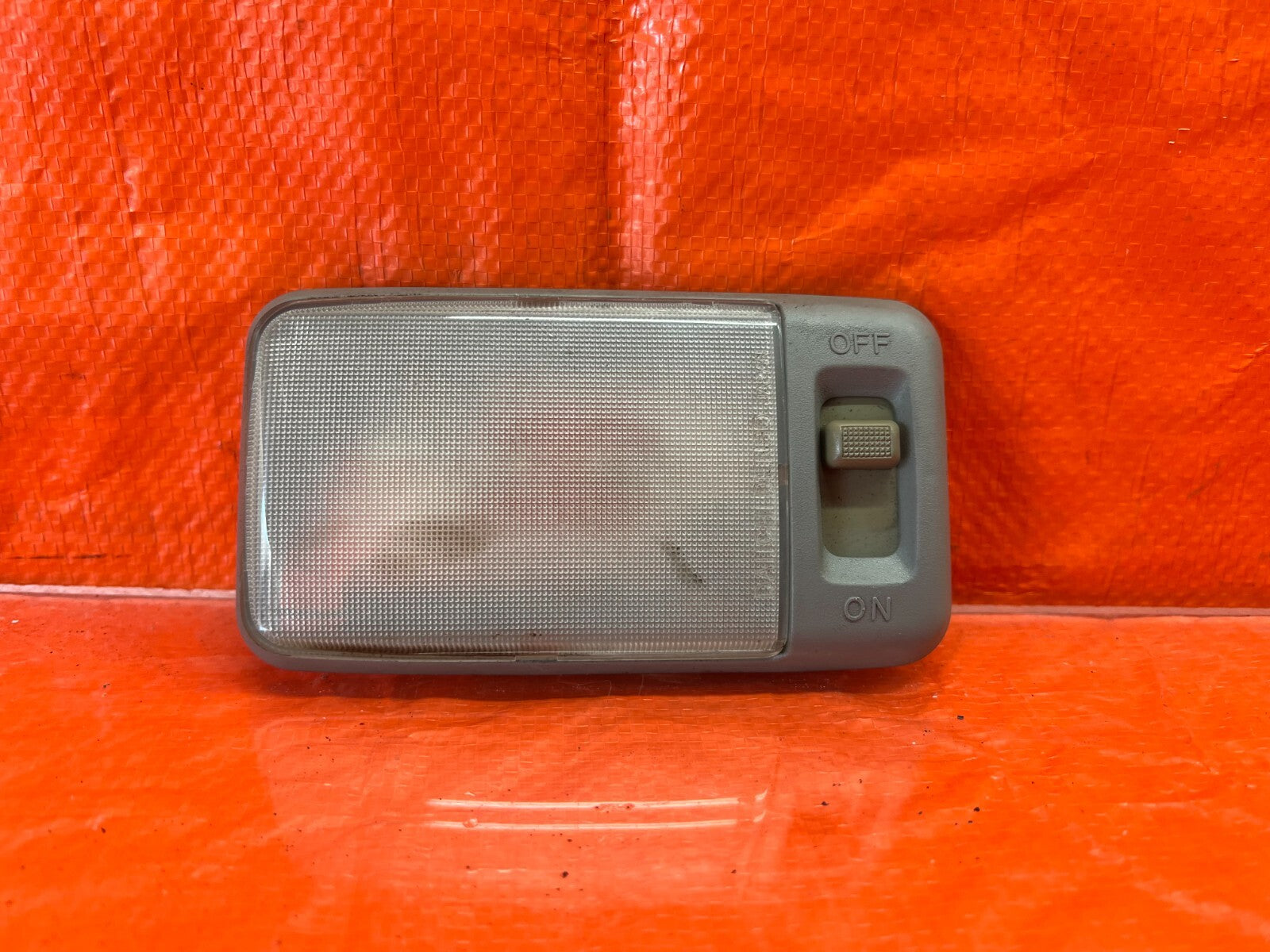 94 01 ACURA INTEGRA SEDAN   REAR   DOME MAP READING LIGHT LAMP   GRAY   OEM #1184