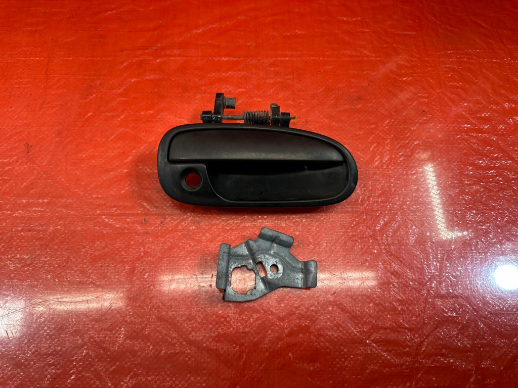 96 00 HONDA CIVIC   PASSENGER RIGHT EXTERIOR DOOR HANDLE   W/ BRACKET   OEM #2019