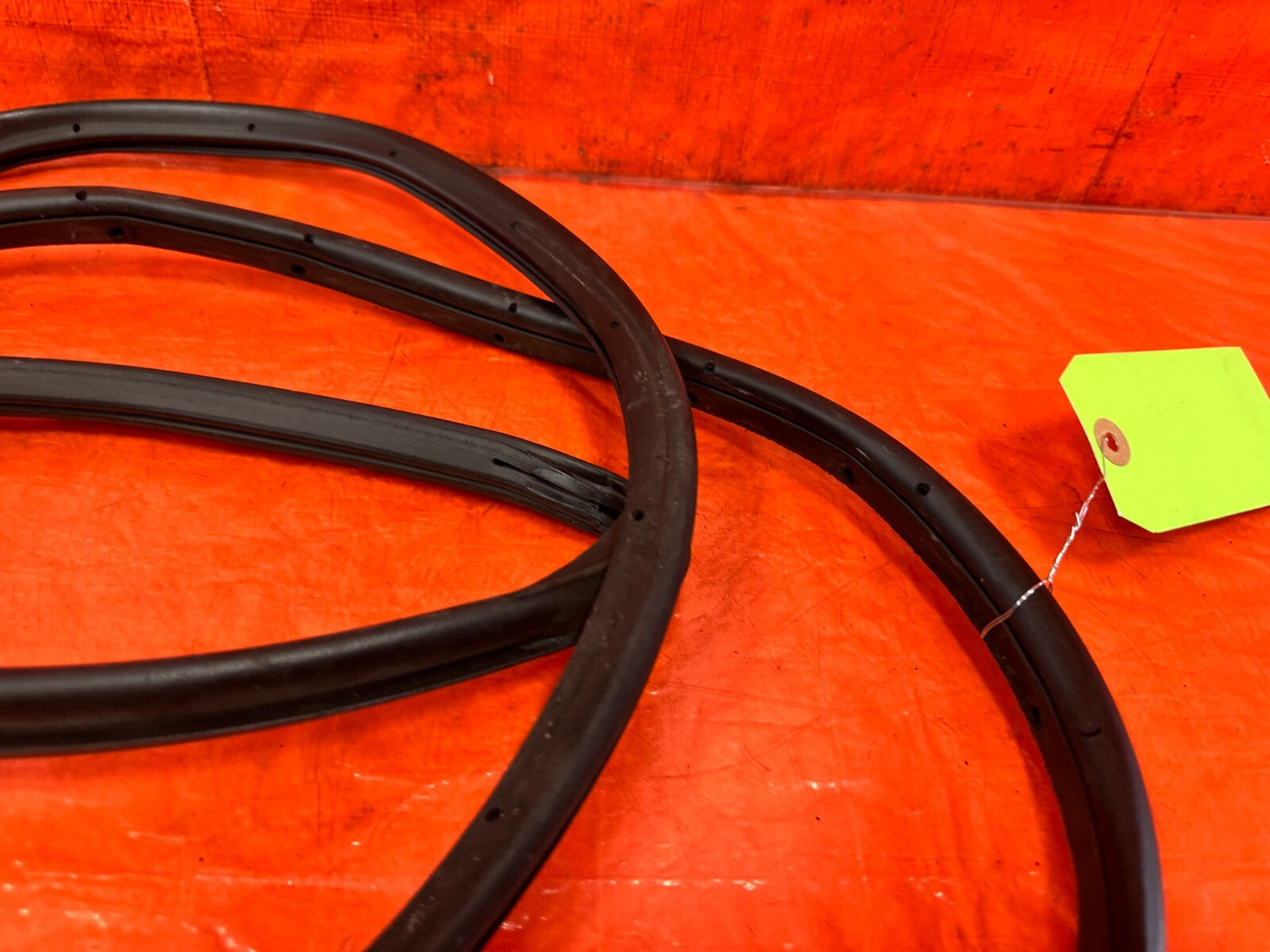 96 00 HONDA CIVIC SEDAN RIGHT FRONT WEATHER STRIP TRIM SEAL GASKET 29711